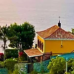 Casa Dos Falcoes De Construcao Tradicional Fajã da Ovelha