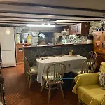 Casa Dos Falcoes De Construcao Tradicional *