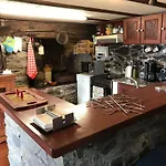 Casa Dos Falcoes De Construcao Tradicional *