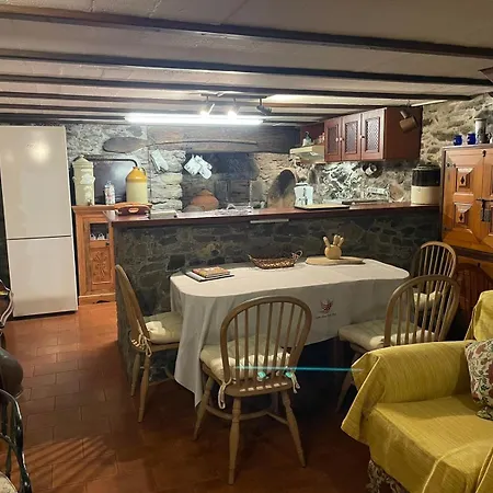 Casa Dos Falcoes De Construcao Tradicional *