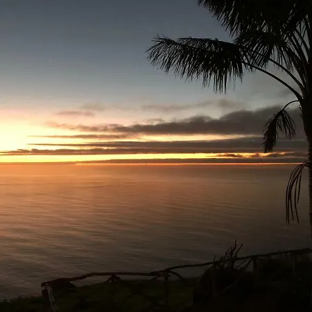 Casa Dos Falcoes De Construcao Tradicional * Fajã da Ovelha