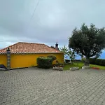 Casa Dos Falcoes De Construcao Tradicional * Fajã da Ovelha