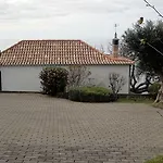 Casa Dos Falcoes De Construcao Tradicional * Fajã da Ovelha