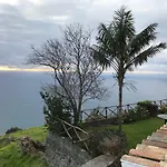 Casa Dos Falcoes De Construcao Tradicional * Fajã da Ovelha