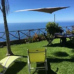 Casa Dos Falcoes De Construcao Tradicional *