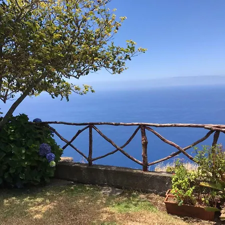 Casa Dos Falcoes De Construcao Tradicional Casa vacanze Fajã da Ovelha