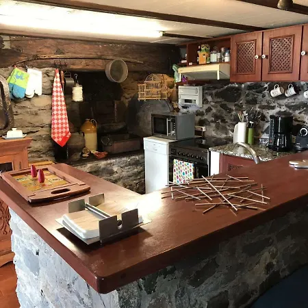 Casa Dos Falcoes De Construcao Tradicional *