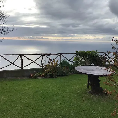 Casa Dos Falcoes De Construcao Tradicional