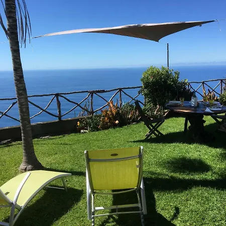 Casa Dos Falcoes De Construcao Tradicional *