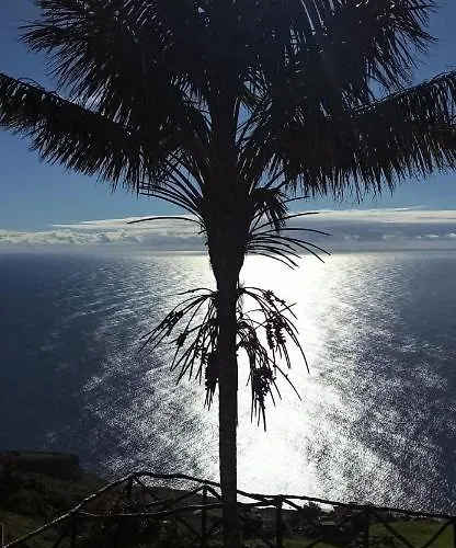 Casa Dos Falcoes De Construcao Tradicional *