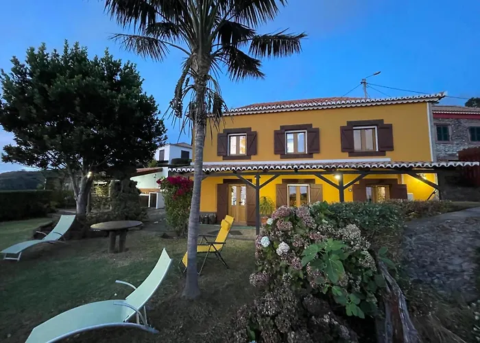 Casa Dos Falcoes De Construcao Tradicional