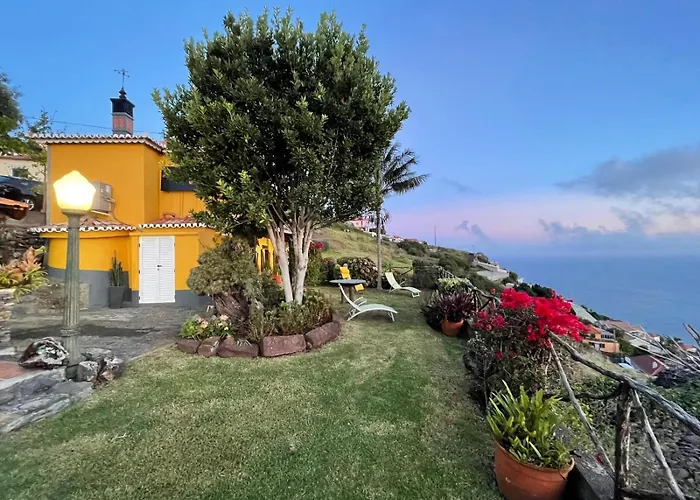 Ferienhaus Casa Dos Falcoes De Construcao Tradicional Fajã da Ovelha
