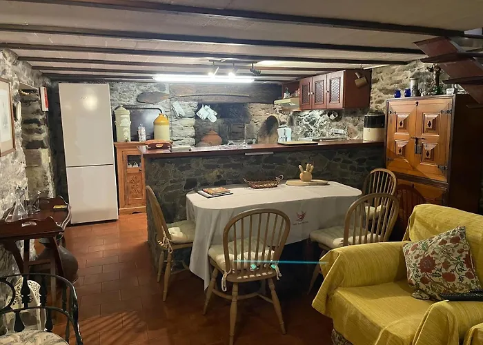 Casa Dos Falcoes De Construcao Tradicional *